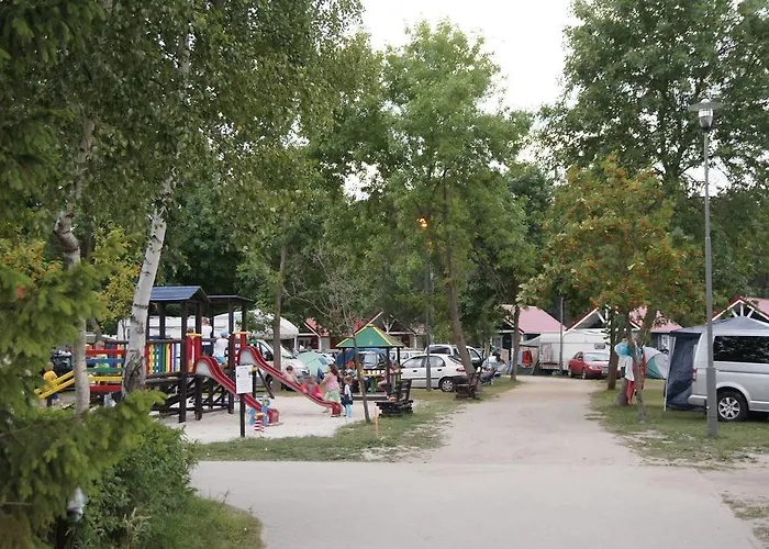 Kamp alanı & Intercamp'84 3*